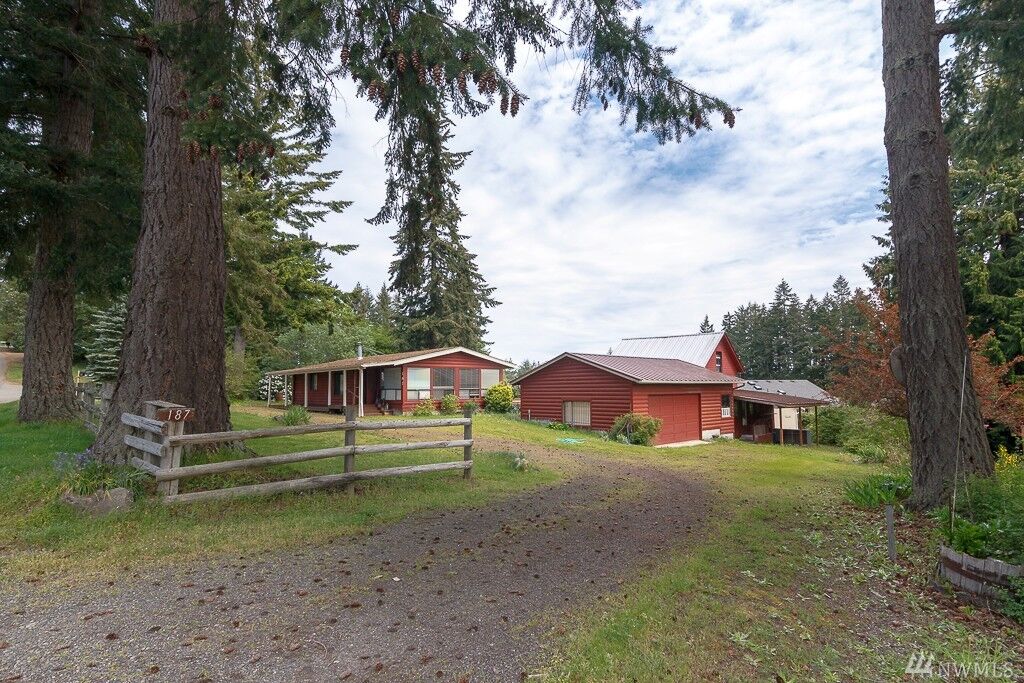 Property Photo:  187 Island Blvd  WA 98333 