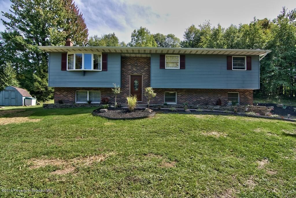 Property Photo:  211 Spring Run Lane  PA 18444 