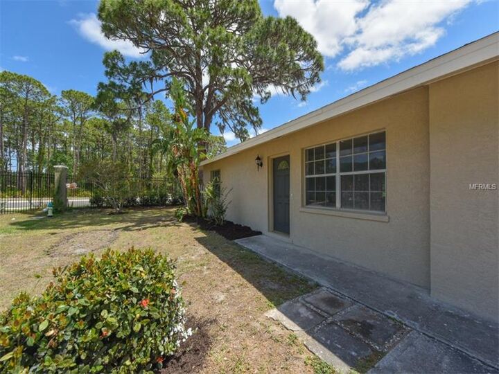 Property Photo:  3909 Coleridge Place  FL 34241 