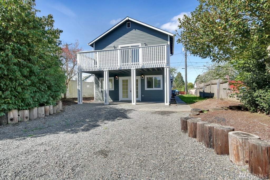 Property Photo:  1027 S 64th St  WA 98408 