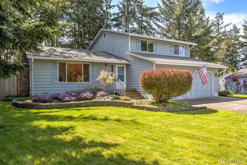 Property Photo: 1601 SW Putnam WA 98277