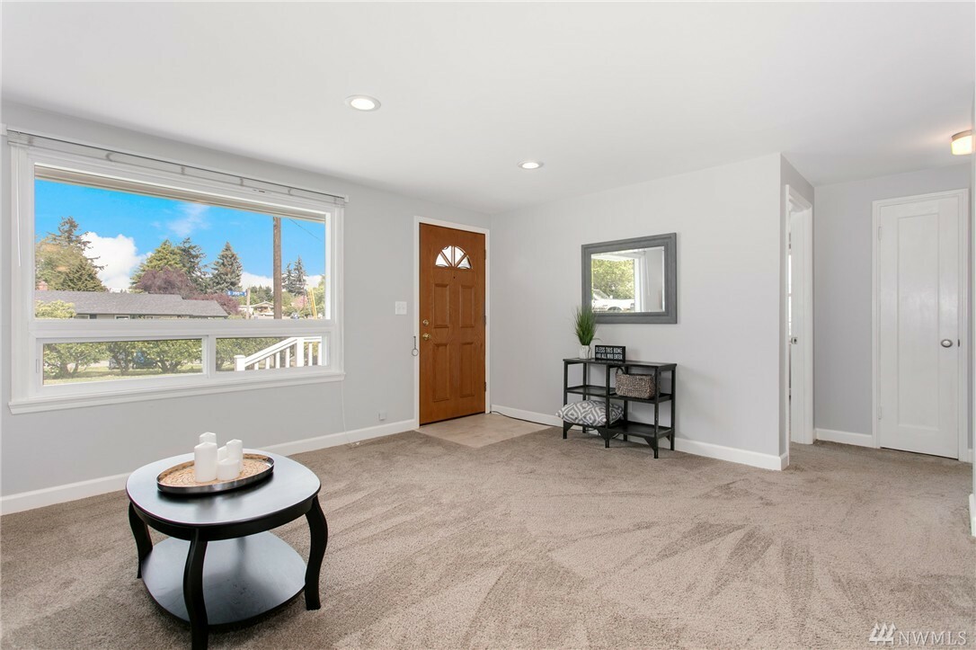 Property Photo: 863 S 195th St WA 98148
