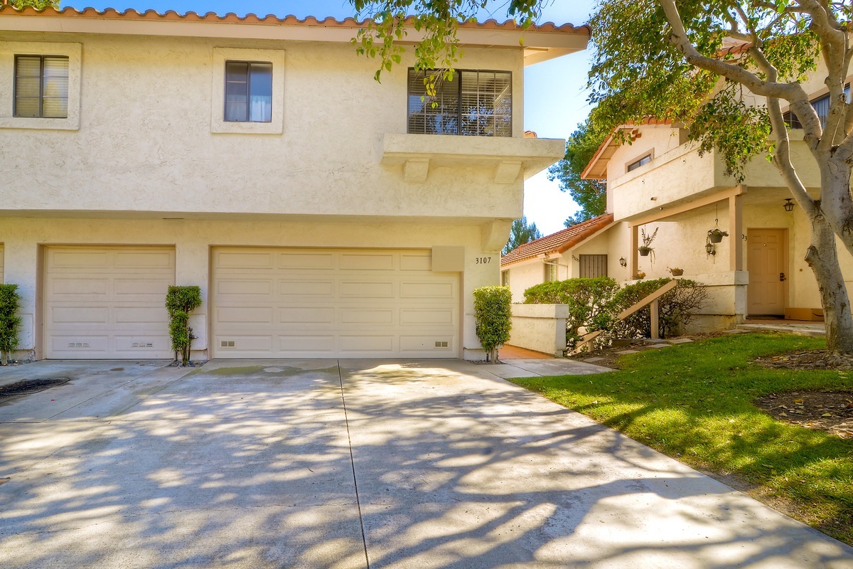 Property Photo: 3107 Avenida Olmeda CA 92009