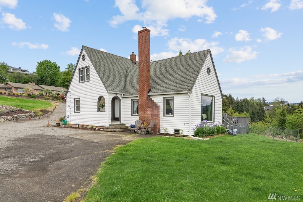 Property Photo: 13112 56th St E WA 98372