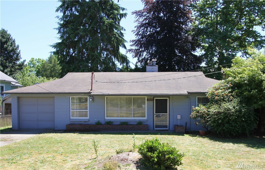 Property Photo:  3233 NE 87th St  WA 98115 