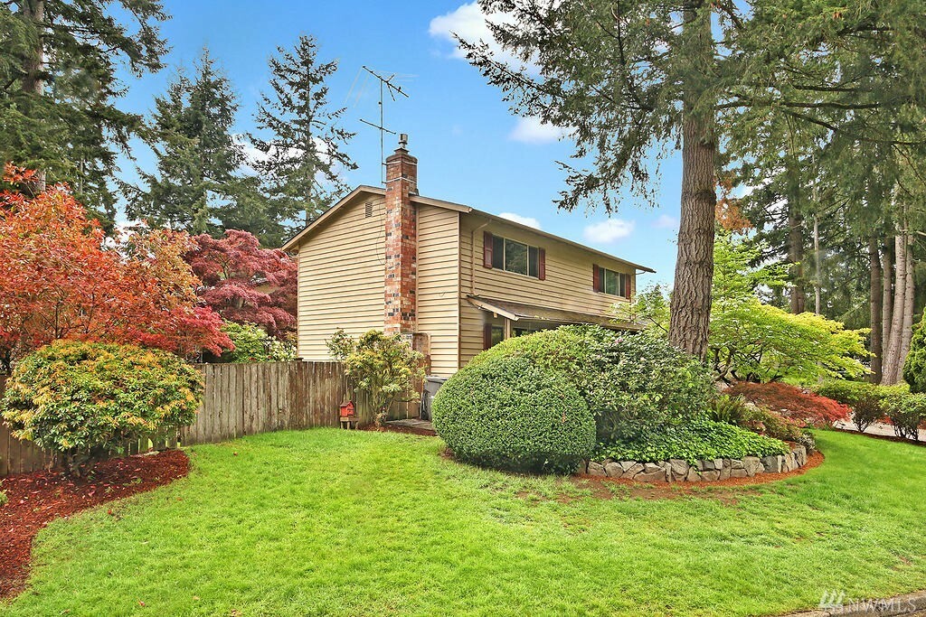 Property Photo:  421 Chelan Ave SE  WA 98059 