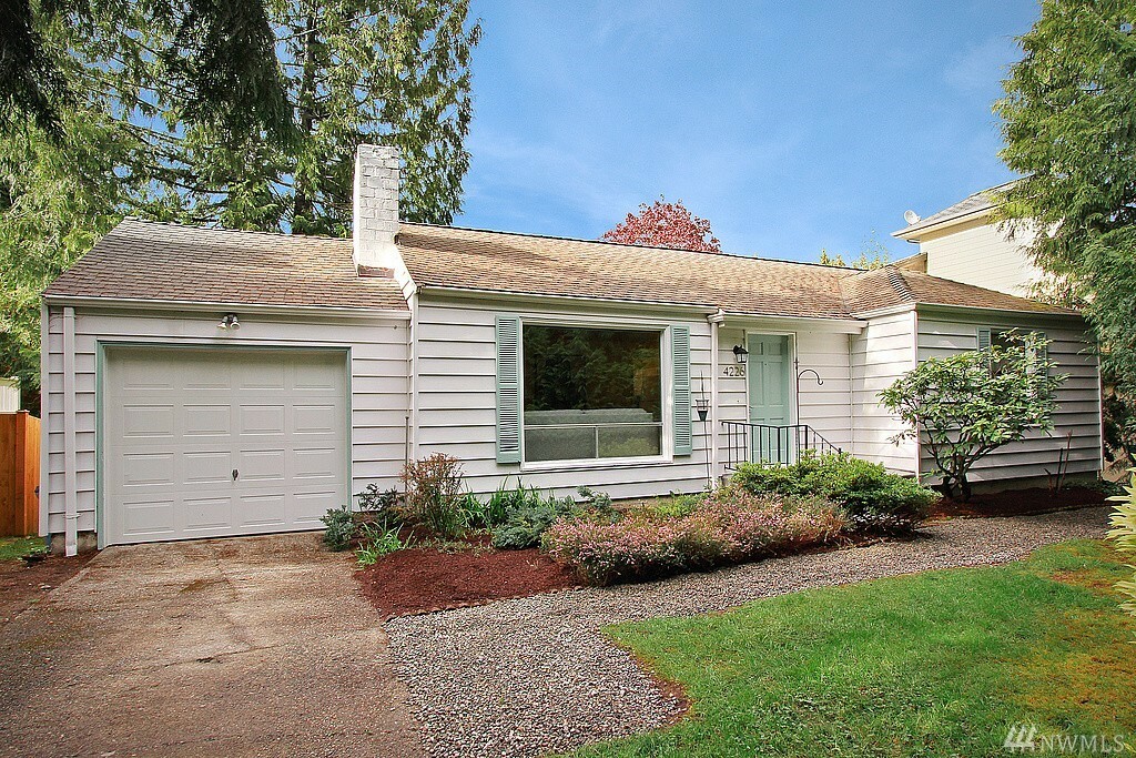 Property Photo: 4226 NE 88th St WA 98115