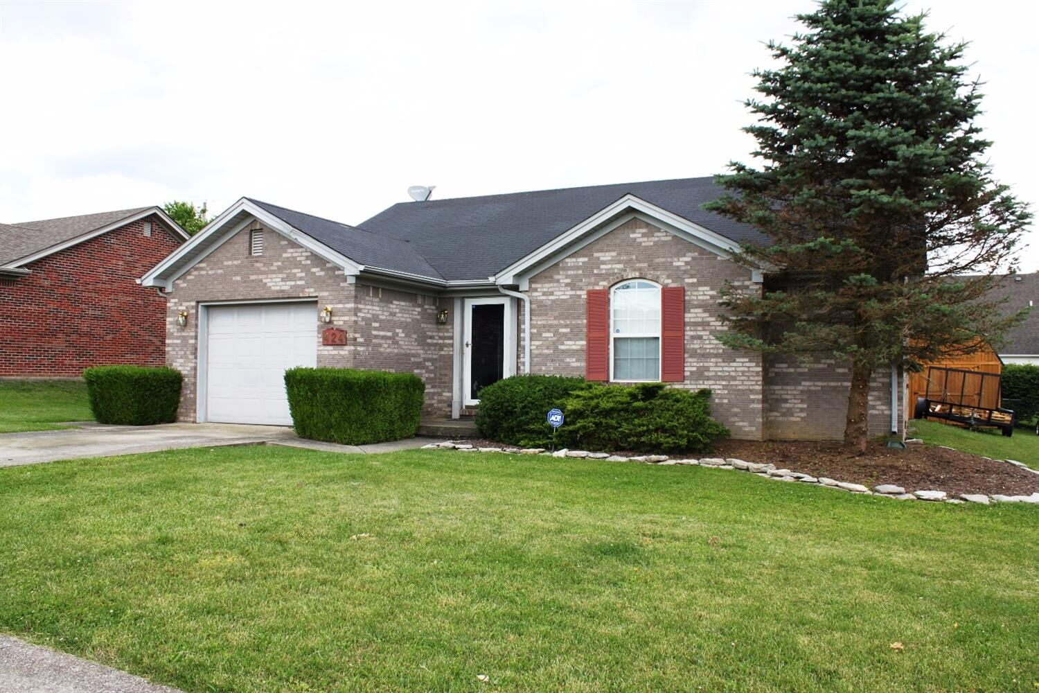 Property Photo: 424 Whitehall Drive KY 40403