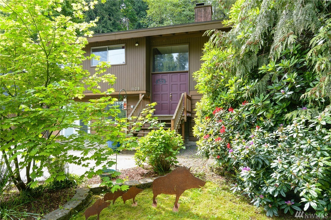 Property Photo:  1109 NE 200th St  WA 98155 