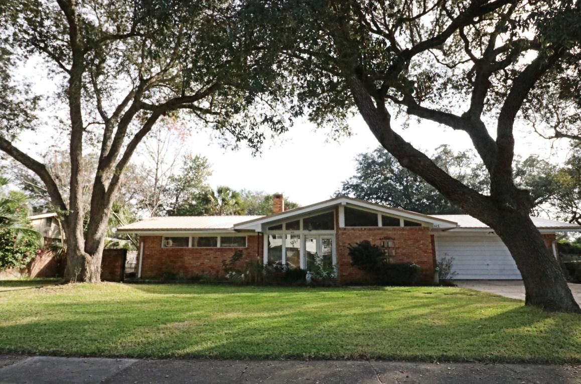 Property Photo: 616 Fairway Avenue FL 32547