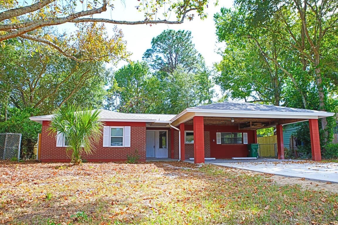 Property Photo:  40 9th Avenue  FL 32579 