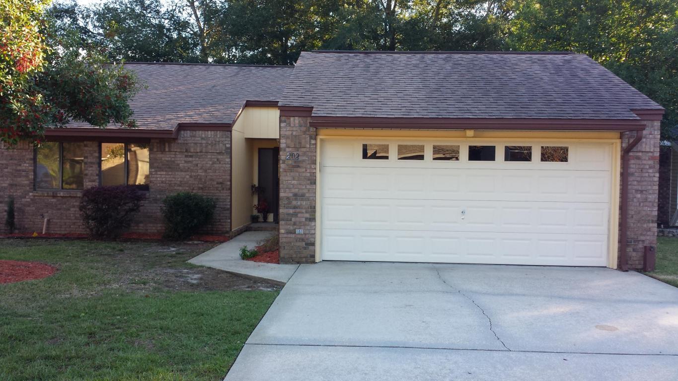 Property Photo:  202 Long Leaf Court  FL 32578 