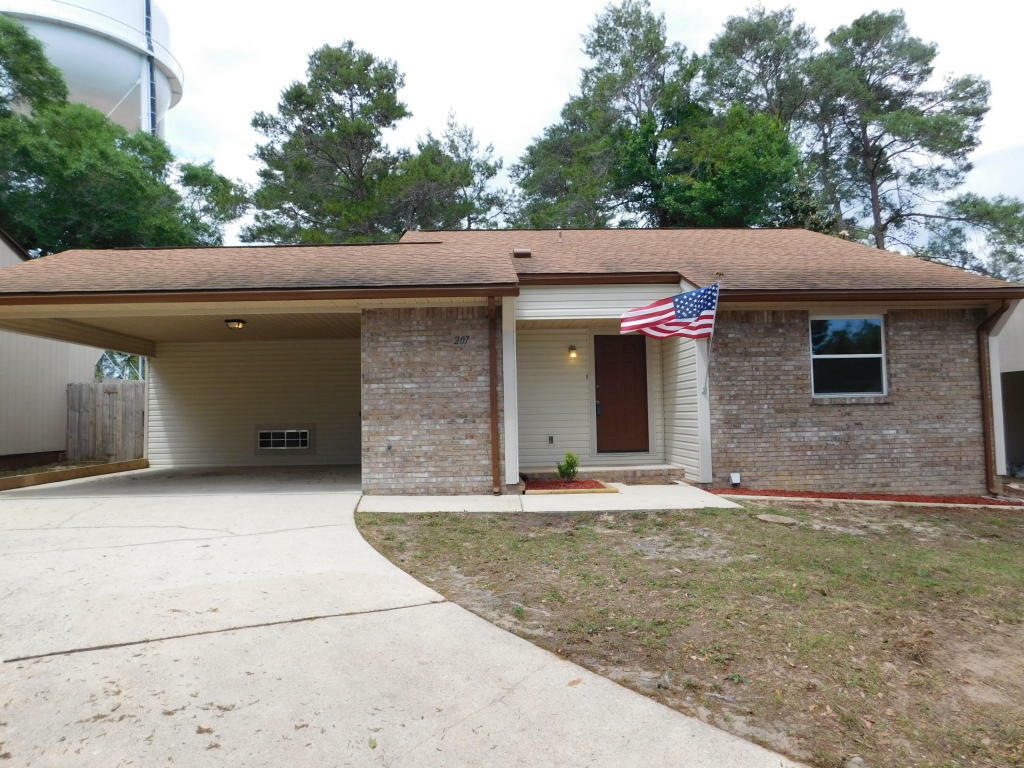 Property Photo:  207 Bartonwood Court  FL 32578 