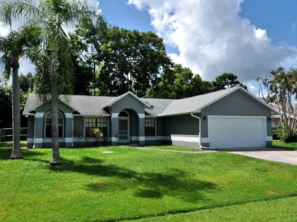 Property Photo:  3082 SE Miracle Lane  FL 34952 