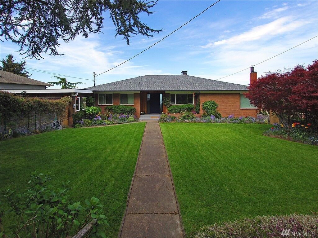 Property Photo:  533 E Park Ave  WA 98362 