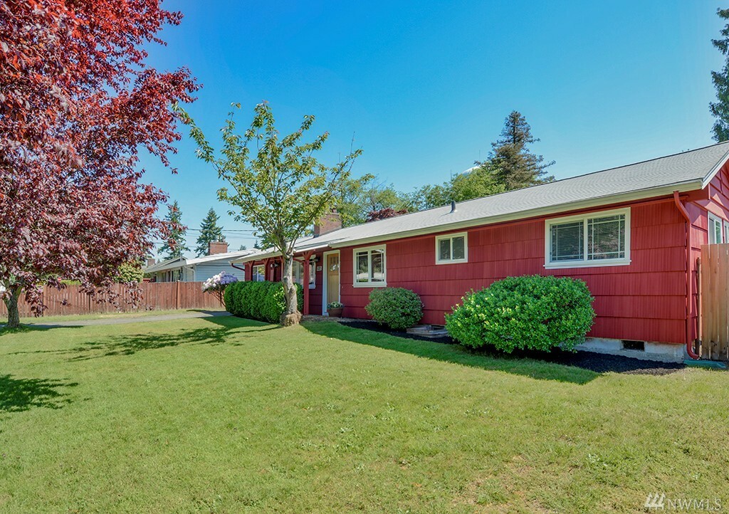 Property Photo: 17630 42nd Ave S WA 98188