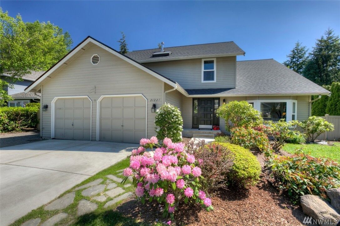 Property Photo:  21227 SE 29th St SE  WA 98075 