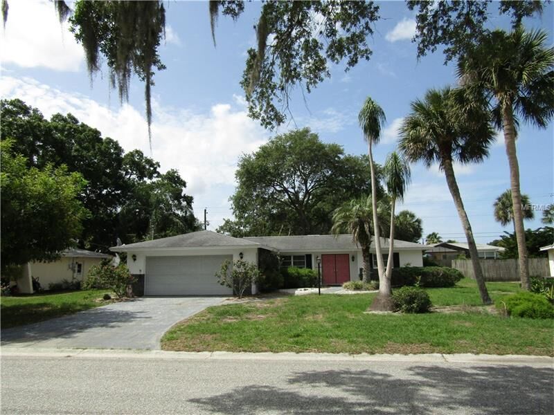Property Photo: 371 Dorchester Drive FL 34293
