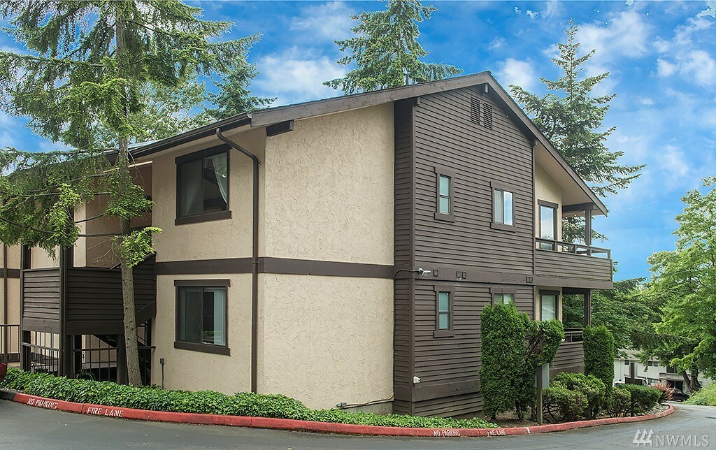 Property Photo:  140 Summit Ave N A10  WA 98030 