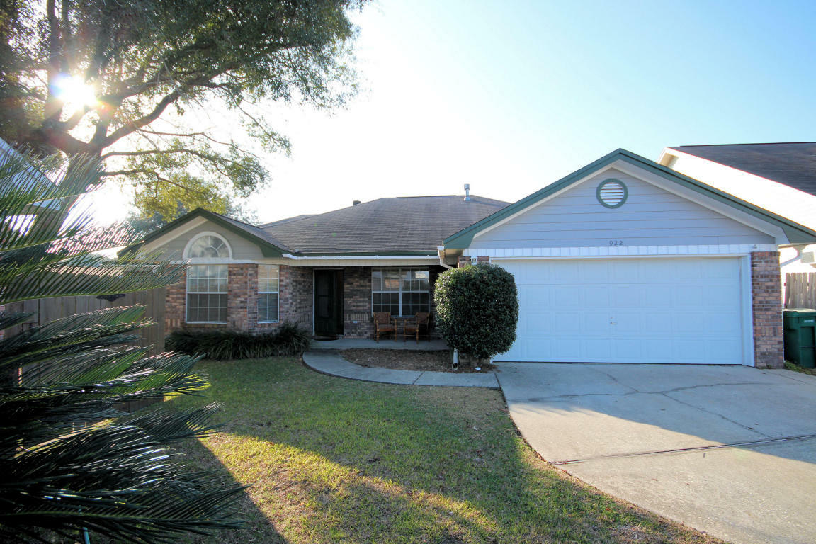 Property Photo: 922 Village Lane FL 32547