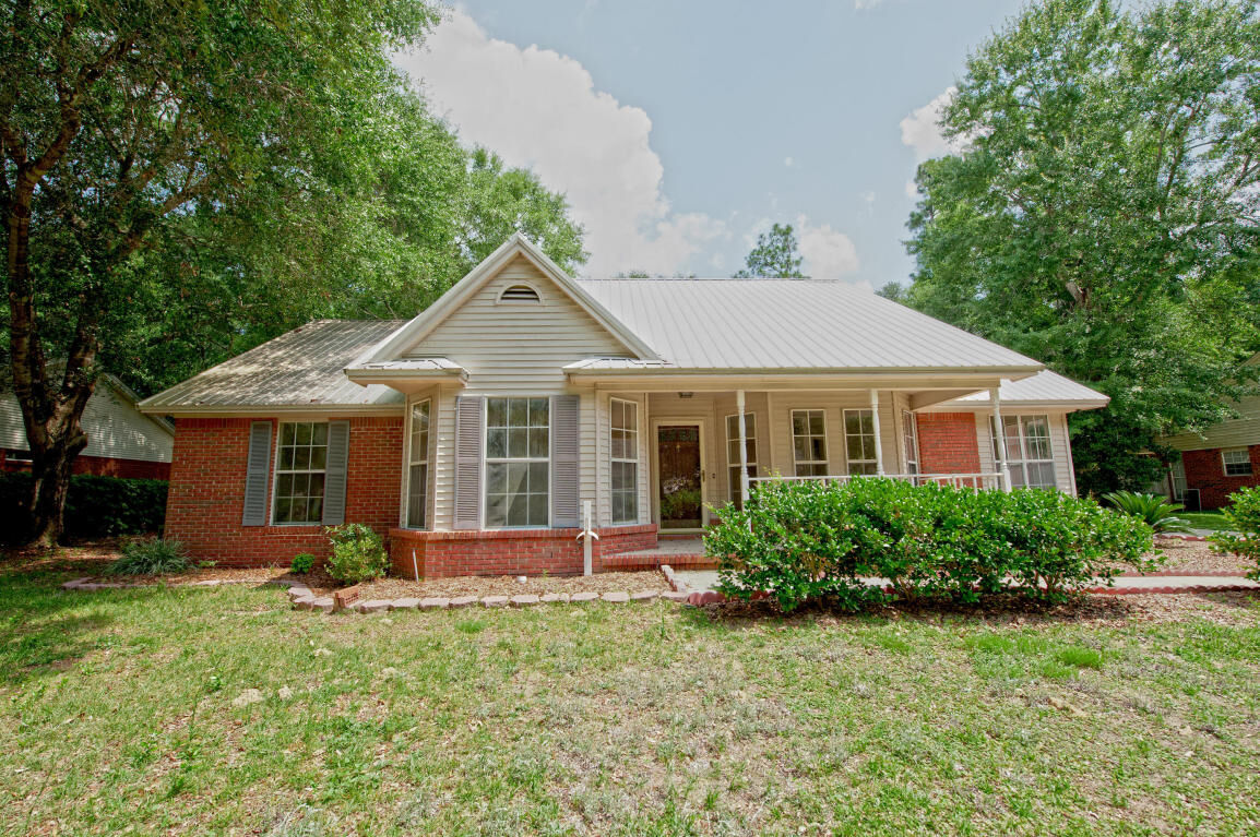 Property Photo:  2755 Savannah Lane  FL 32539