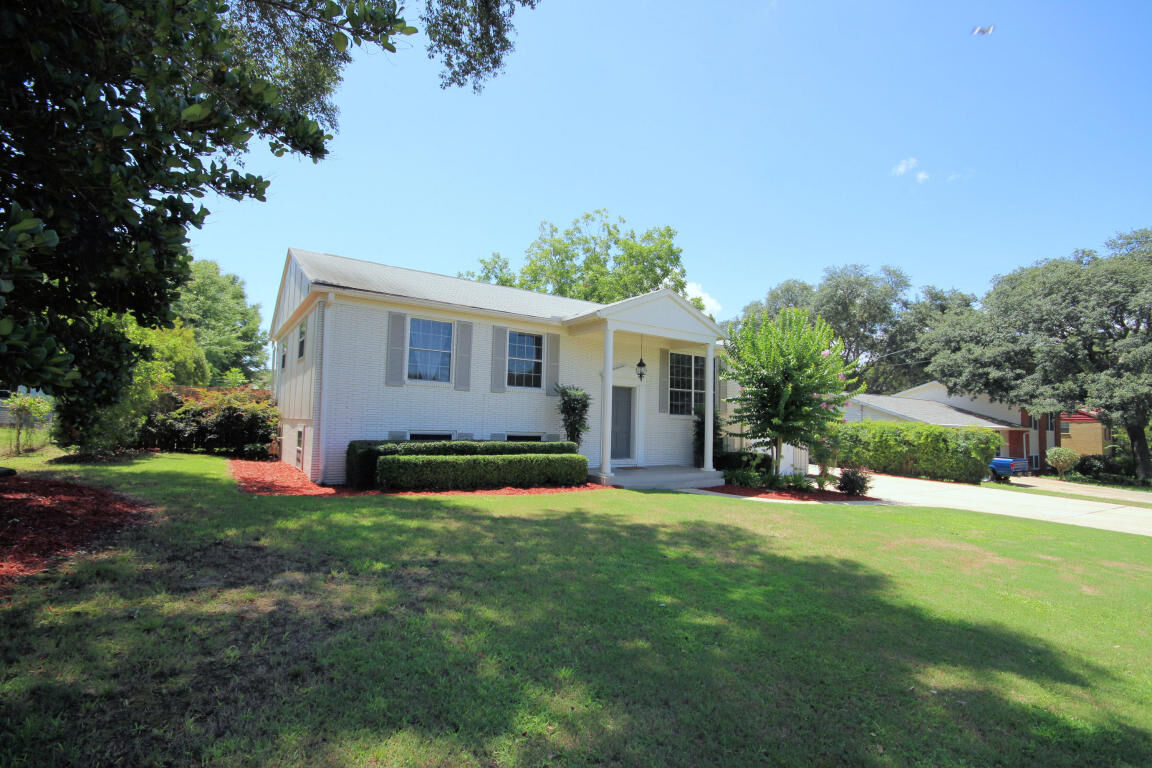 Property Photo:  206 Fliva Avenue  FL 32548 