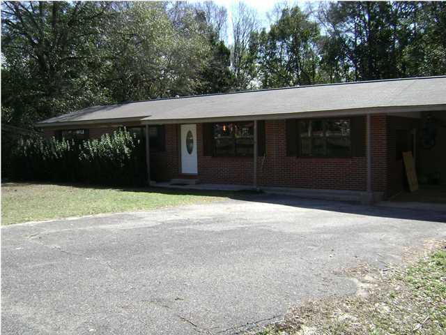 Property Photo: 32 Oaklawn Sq FL 32435