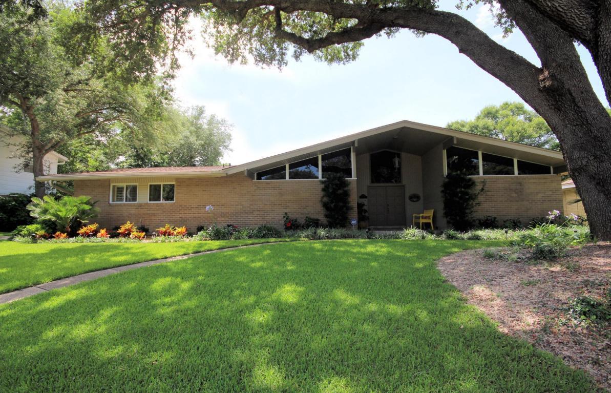 Property Photo: 619 NE Golf Course Drive FL 32547