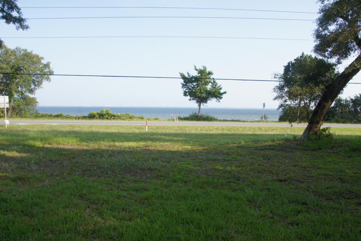 Property Photo:  374 Chippewa Drive  FL 32578 