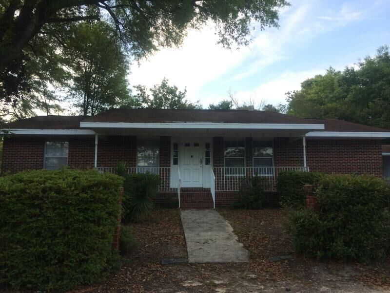 Property Photo:  1402 E 1st Avenue  FL 32539 