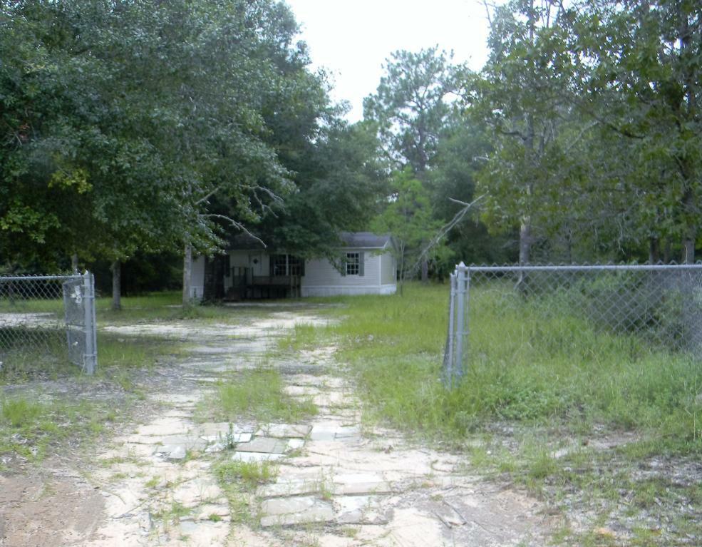 Property Photo: 5860 Huckleberry Lane FL 32539