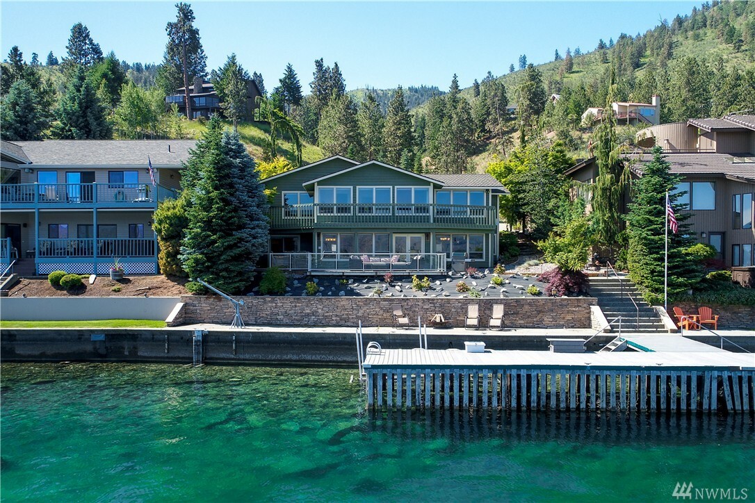 Property Photo:  4250 S Lakeshore  WA 98816 