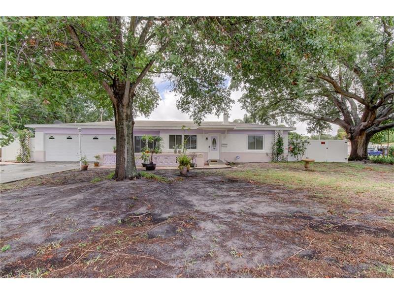 Property Photo: 2350 Leslee Lake Drive N FL 33713