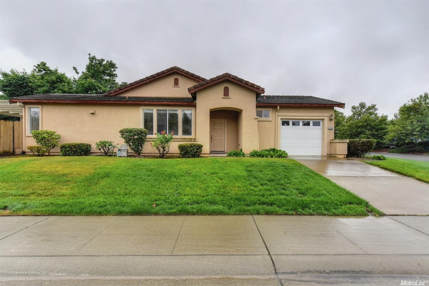 Property Photo: 300 Hatton Court CA 95747