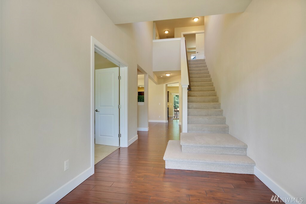 Property Photo: 6722 Elaine Ct SE WA 98092