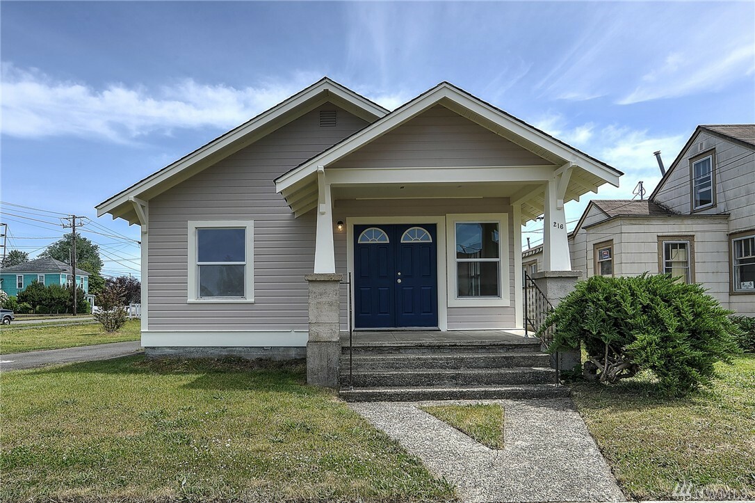 Property Photo: 216 N 3rd St WA 98541