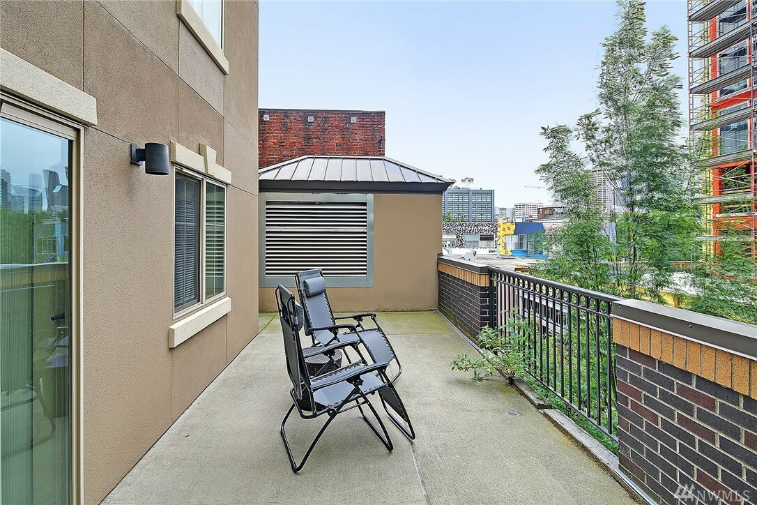 Property Photo:  1125 E Olive St 105  WA 98122 