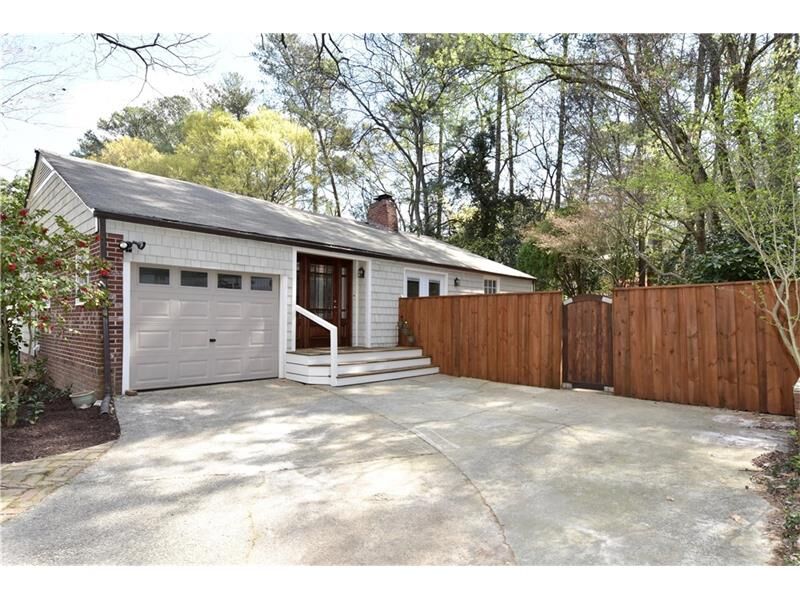 Property Photo: 2297 Strathmore Drive 30324