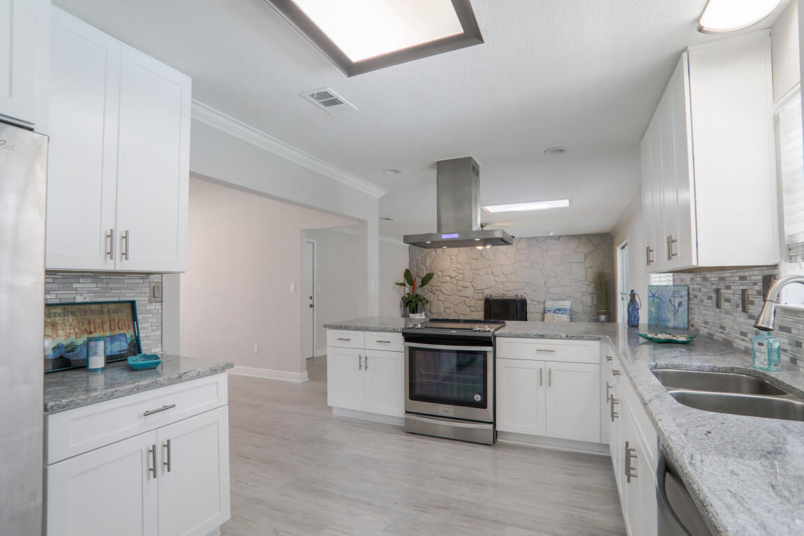 Property Photo:  711 Legion Drive  FL 32541 