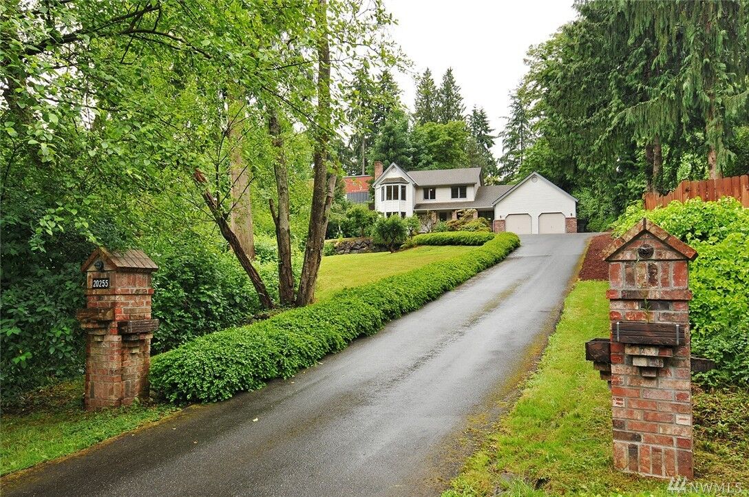 Property Photo: 20255 37th Ave NE WA 98155