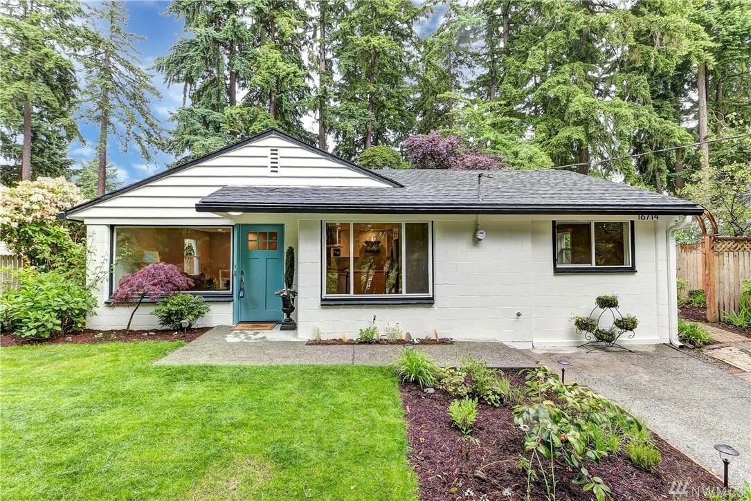 Property Photo:  16714 Fremont Ave N  WA 98133 