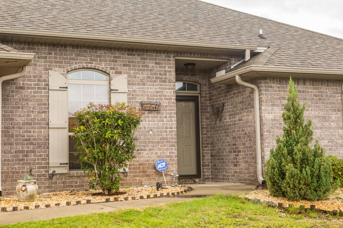 Property Photo:  5456 Lee Farm Boulevard  FL 32536 
