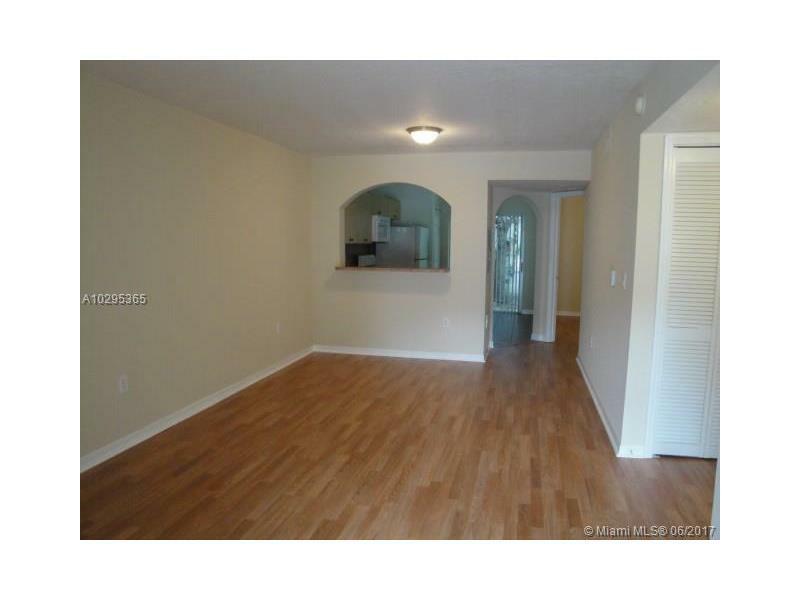 Property Photo:  1250 SE 28th Ct 103  FL 33035 