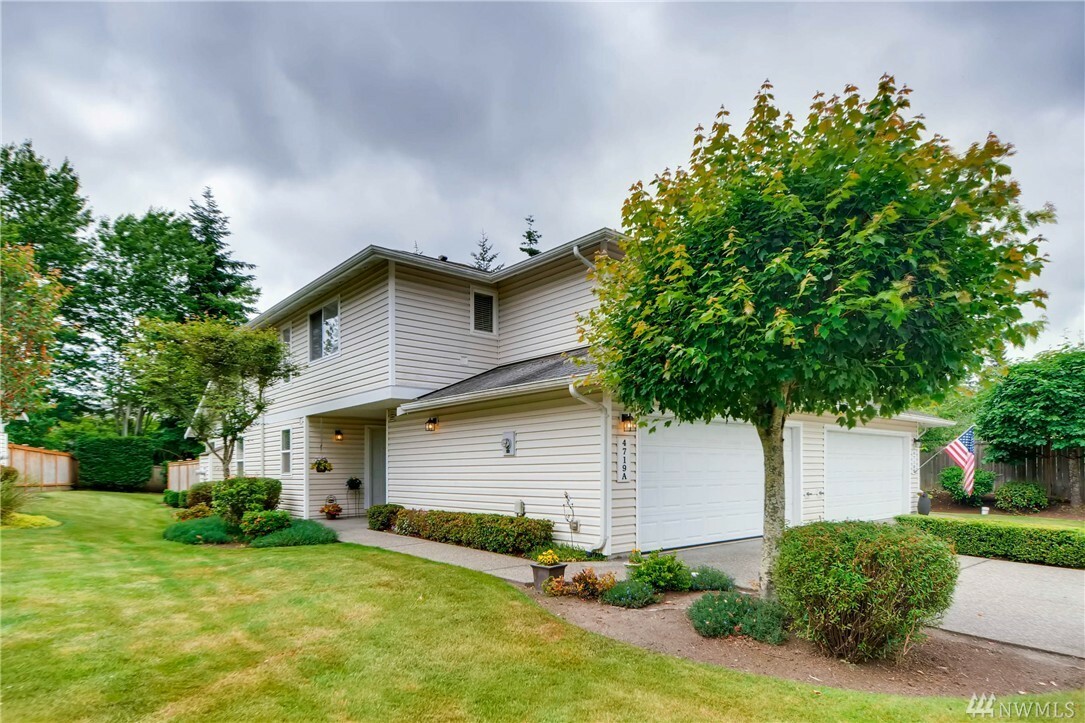 Property Photo: 4719 NE 18th Place A WA 98059
