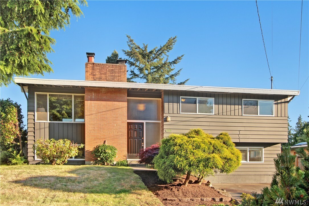 Property Photo:  7110 191st Place SW  WA 98036 