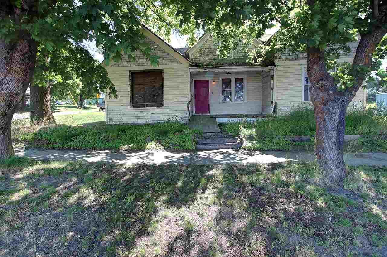 Property Photo:  208 N Railroad Ave  WA 99012 