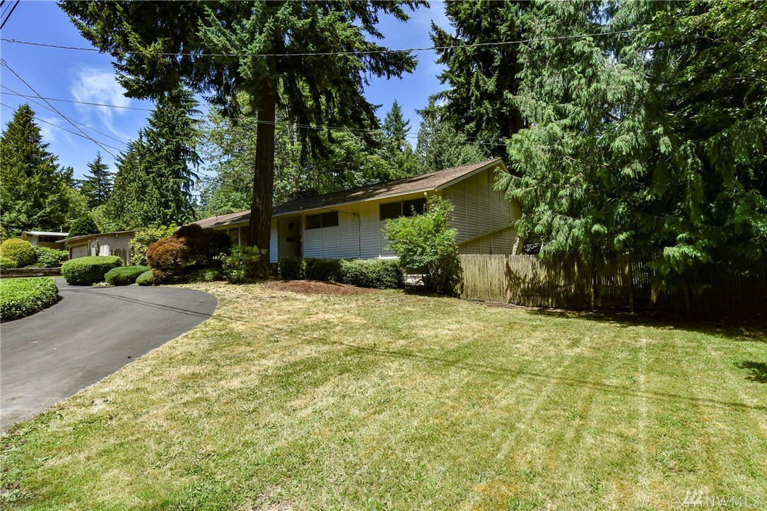 Property Photo:  8828 SE 61st St  WA 98040 