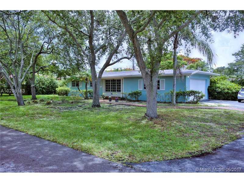 Property Photo: 7520 SW 138th St FL 33158