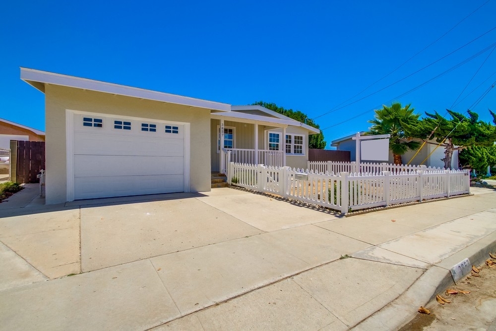 Property Photo:  3857 Tomahawk Ln  CA 92117 