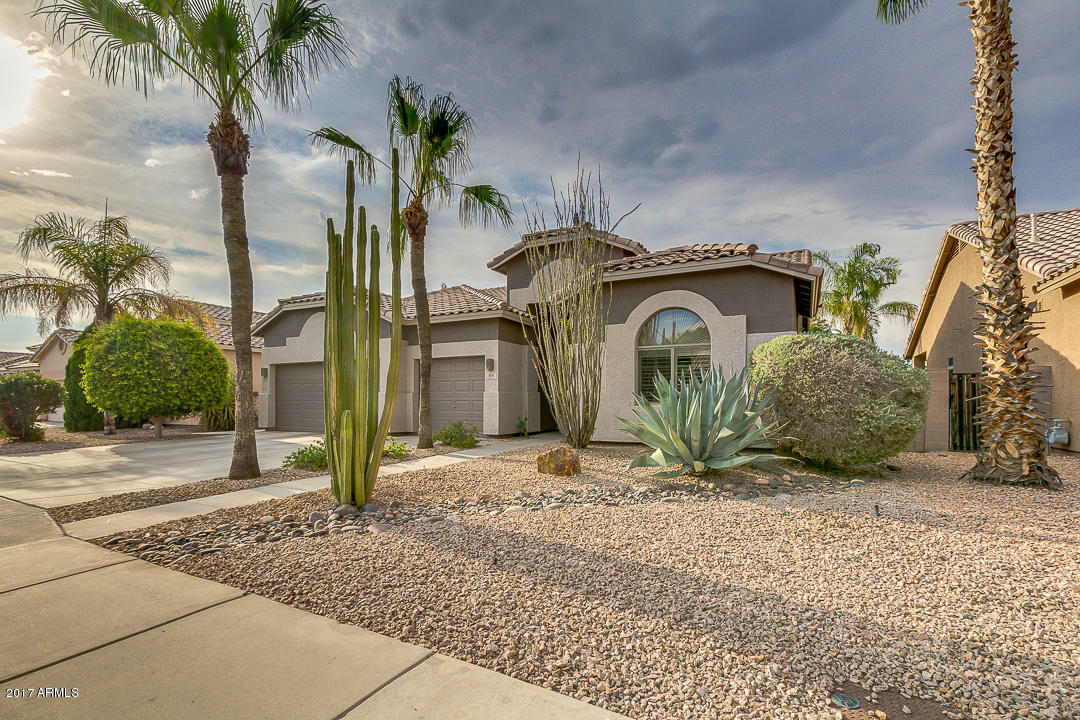 Property Photo:  918 W Juniper Avenue  AZ 85233 